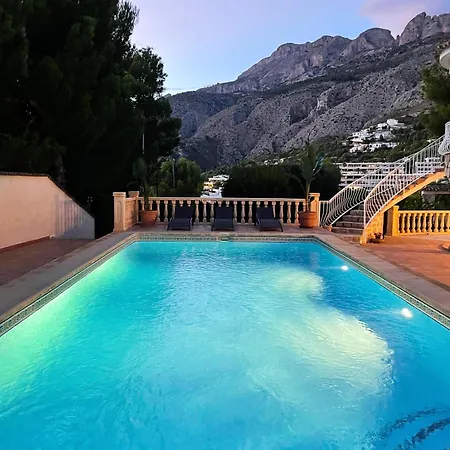 Con Piscina En Сasa de vacaciones *